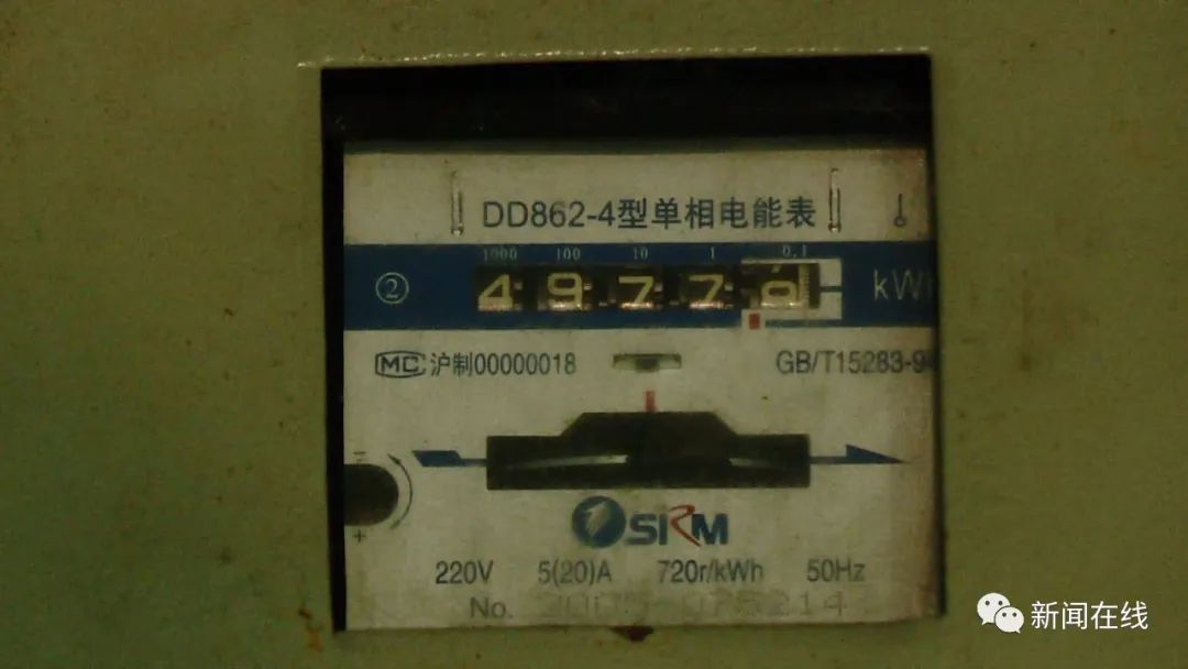 DƬ